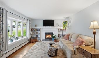 13 Garden Dr, Lincoln, RI 02865