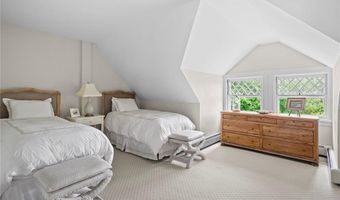 127 Harrison Ave 7, Newport, RI 02840