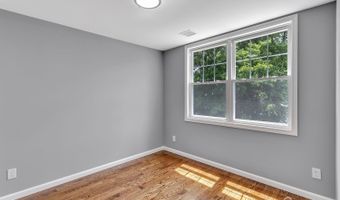 65 Bayview St, Aberdeen, NJ 07721