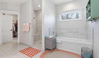 1210 Signal Lake Ct, Baldwin City, KS 66006