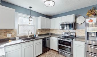 1454 Hillcrest Dr, Atwater, OH 44201