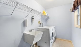 15 Upper Plateau Dr, Alloway, NJ 07462