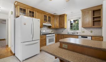 8 Chesterfield Dr, Concord, NH 03301