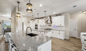 9691 Crow Ln, Adkins, TX 78101