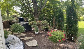 2219 Barrett Dr, Algonquin, IL 60102