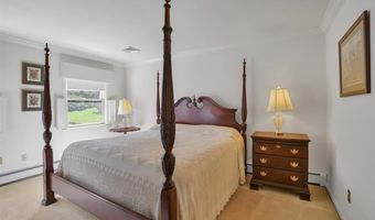 1 E Gate Rd, Danbury, CT 06811