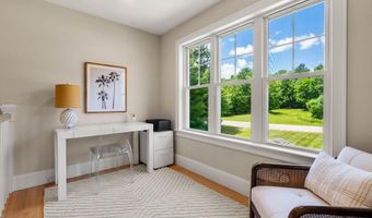 32 Settlers Ct, Bedford, NH 03110