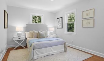 2323 N BURLINGTON St, Arlington, VA 22207