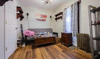 8 Lawrence St, Cumberland, RI 02864