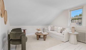 27 Dean Ave 3, Newport, RI 02840