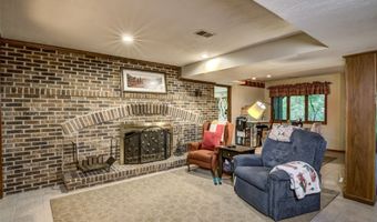 608 Manor Ct, Altoona, WI 54720