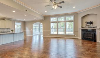 768 Sterling Dr, Boiling Springs, SC 29316