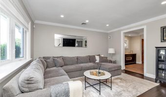95 Falmouth Pl, Albertson, NY 11507