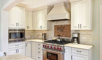 10 Wolcott Ave, Andover, MA 01810