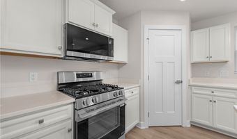 129 Eagle Cir, Amherst, OH 44001