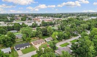 402 SW 11th St, Bentonville, AR 72712