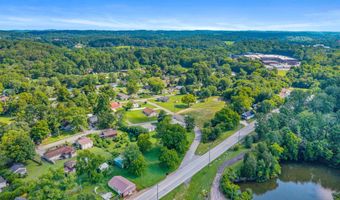 1027 Moore St, Athens, TN 37303