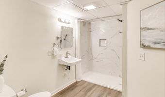 8806 FOX HILLS Trl, Potomac, MD 20854