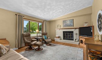 2623 W SUNNYVIEW Cir, Appleton, WI 54914