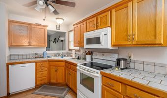 120 Hillside Dr, Baldwin City, KS 66006