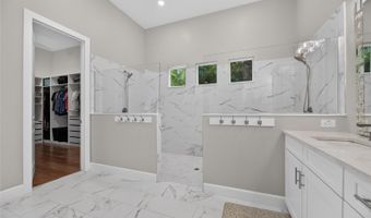 825 MANNS HARBOR Dr, Apollo Beach, FL 33572