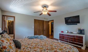 104 Caulder Dr, Chickasha, OK 73018