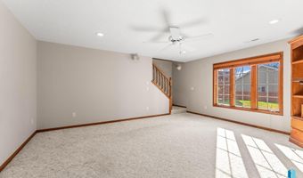 417 E Meadowlark Cir, Brandon, SD 57005
