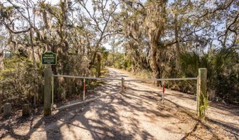 210 Old Plantation Dr W, Beaufort, SC 29907