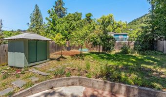 210 W FRANKLIN St, Bingen, WA 98605