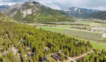 9 PINE St, Alpine, WY 83128
