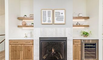 8 Kerins Ter, Newport, RI 02840