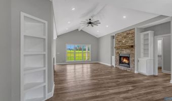 741 8th St NE, Arab, AL 35016