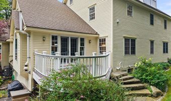 43 Darling Parke Dr, Bangor, ME 04401