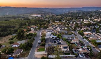 435 W Hawthorne St, Fallbrook, CA 92028