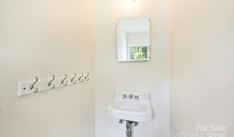 7022 Lancer Dr, Charlotte, NC 28226