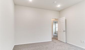 924 S Bear Ln, Mustang, OK 73064