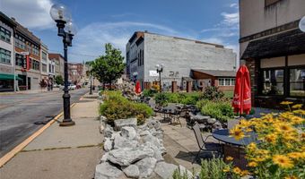 215 W 3rd St, Alton, IL 62002