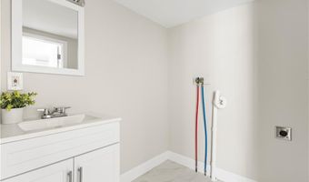 280 Long St, Warwick, RI 02886
