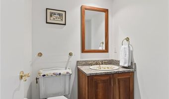 2 Martingale Ln, Narragansett, RI 02882