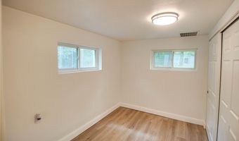 9024 Oakridge Dr, Alton, IL 62002