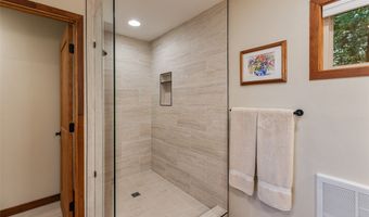 471 Rivard Rd, Glenville, NC 28736