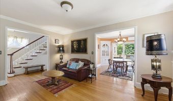 11 Freeman Rd, Albany, NY 12208