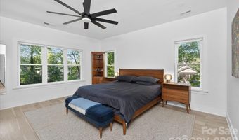 1608 Chippendale Rd, Charlotte, NC 28205