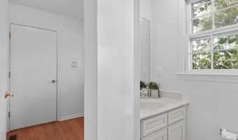 8223 TREEBROOKE Ln, Alexandria, VA 22308