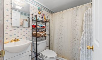 519 Mcpherson Dr, Alford, FL 32420