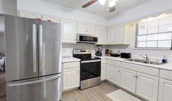 1402 Pineland Dr, Bainbridge, GA 39819