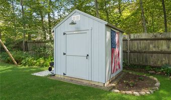 94 Maxson Hill Rd, Hopkinton, RI 02804