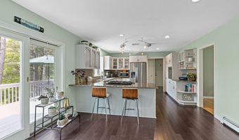 4 Canterbury Ln, Bourne, MA 02532