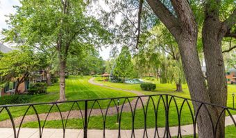 711 E Falcon Dr 201, Arlington Heights, IL 60005