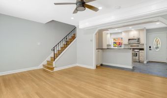 2935 LANDOVER St, Alexandria, VA 22305